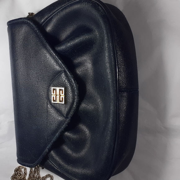 Givenchy authentic leather crossbody bag. - Picture 2 of 16